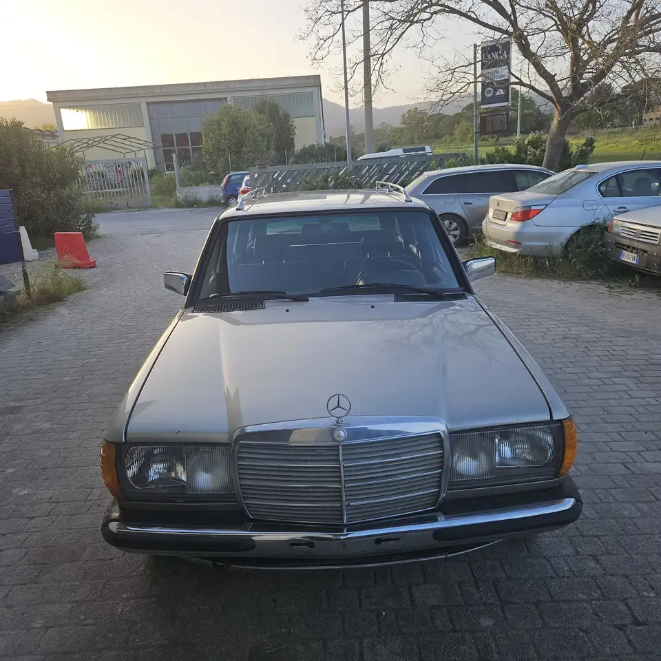 Mercedes-Benz 300 TD w123, foto 5