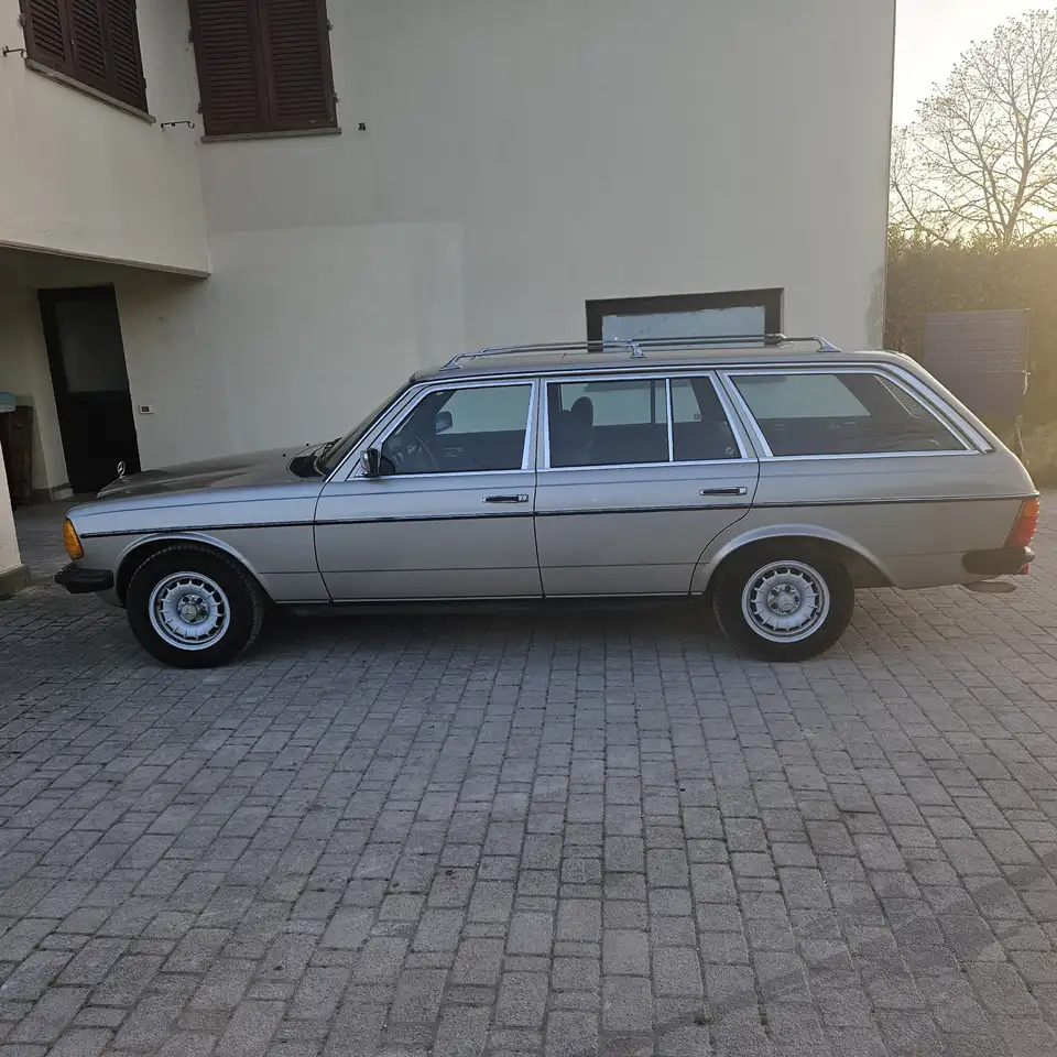 Mercedes-Benz 300 TD w123, foto 2
