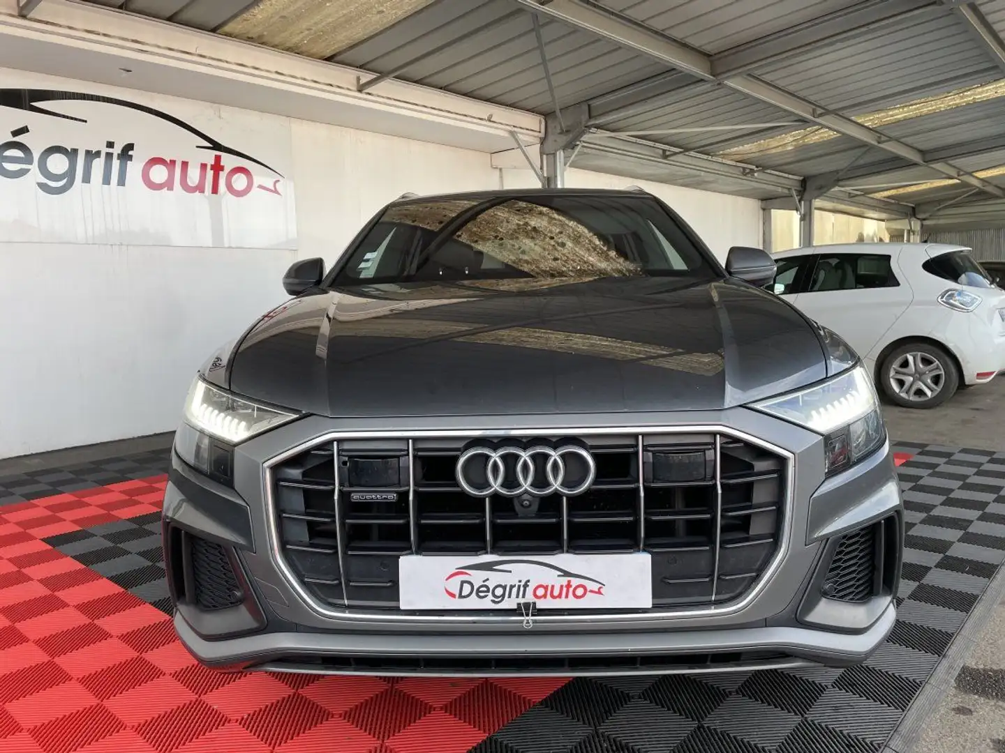 Audi Q8 50 TDI 286 Tiptronic 8 Quattro S line siva - 2