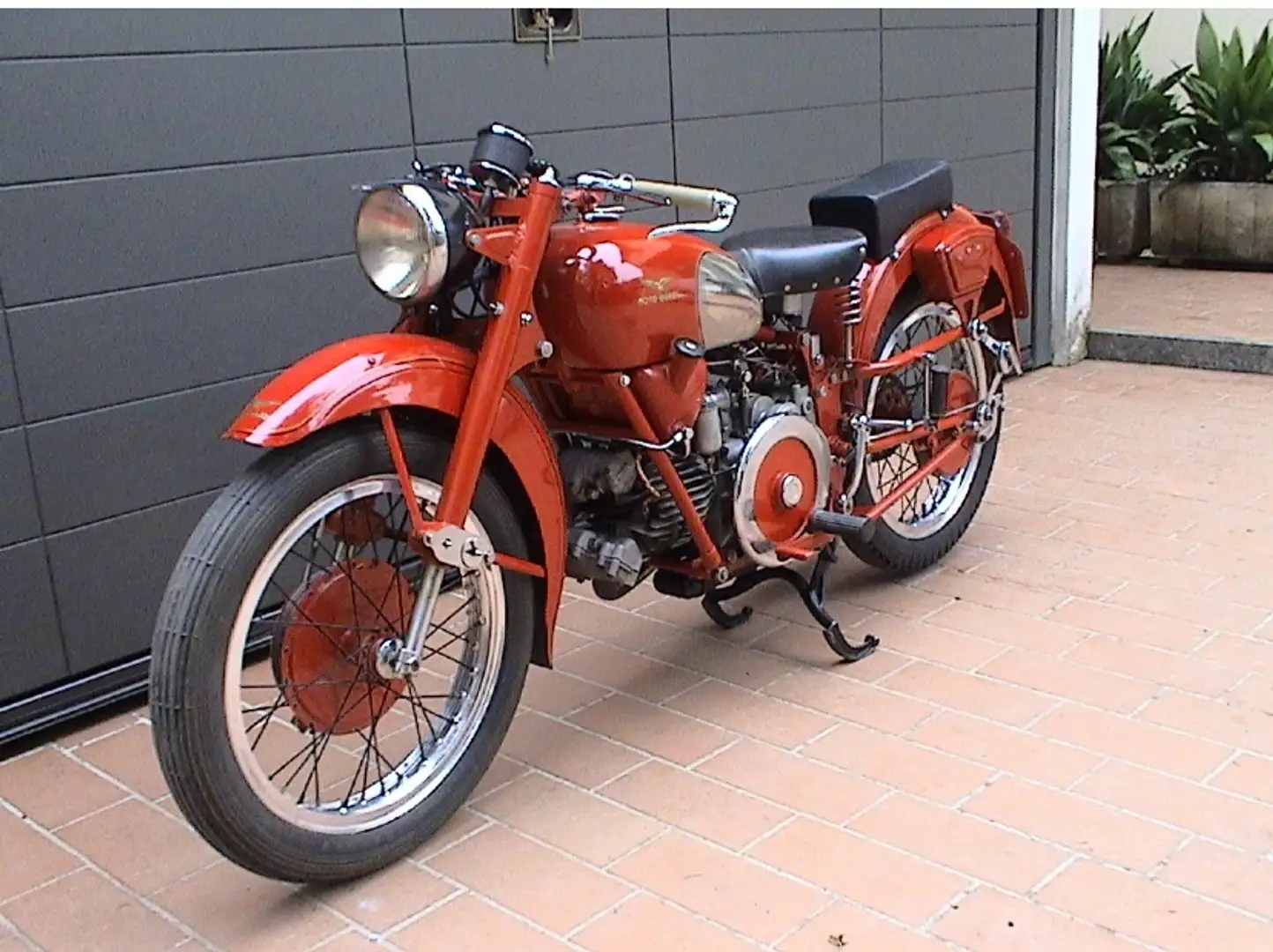 Moto Guzzi Falcone Rojo - 2