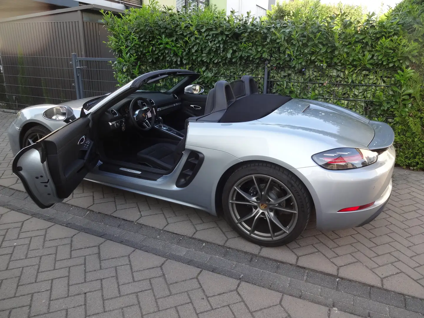 Porsche Boxster 718 , 1.Hand, nur 15.000 km, 20 Zoll, Kamera, Navi Silber - 1