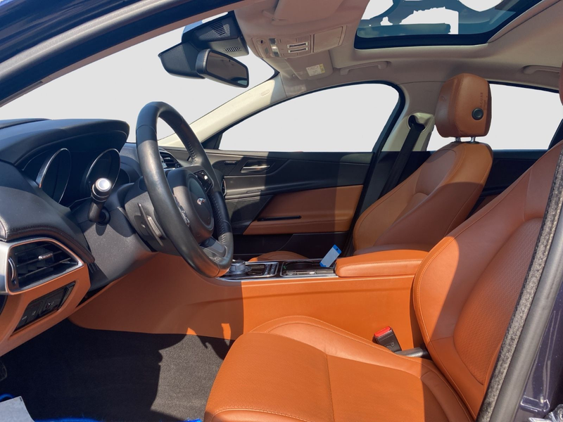 Jaguar XE Portfolio *PANO*360°*NAVI*LEDER*XENON*HUD* — photo 10