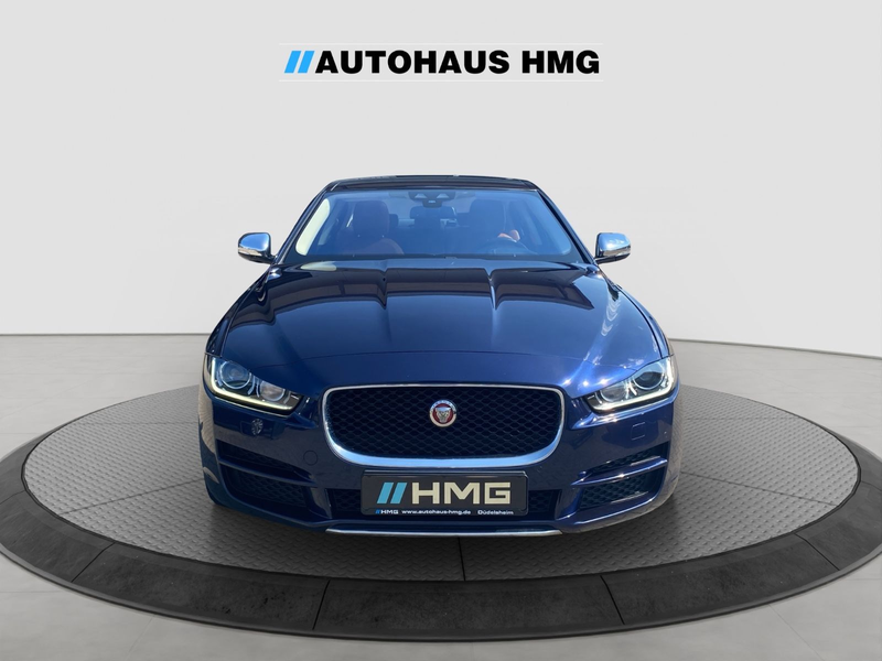 Jaguar XE Portfolio *PANO*360°*NAVI*LEDER*XENON*HUD* — photo 8