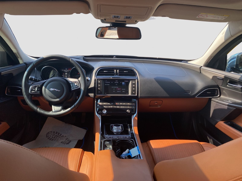 Jaguar XE Portfolio *PANO*360°*NAVI*LEDER*XENON*HUD* — photo 13