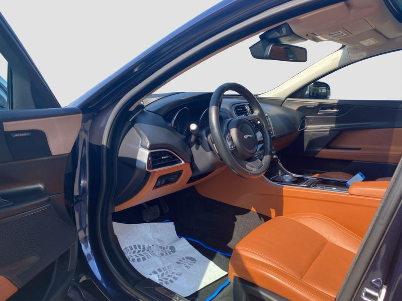 Jaguar XE Portfolio *PANO*360°*NAVI*LEDER*XENON*HUD* — photo 9
