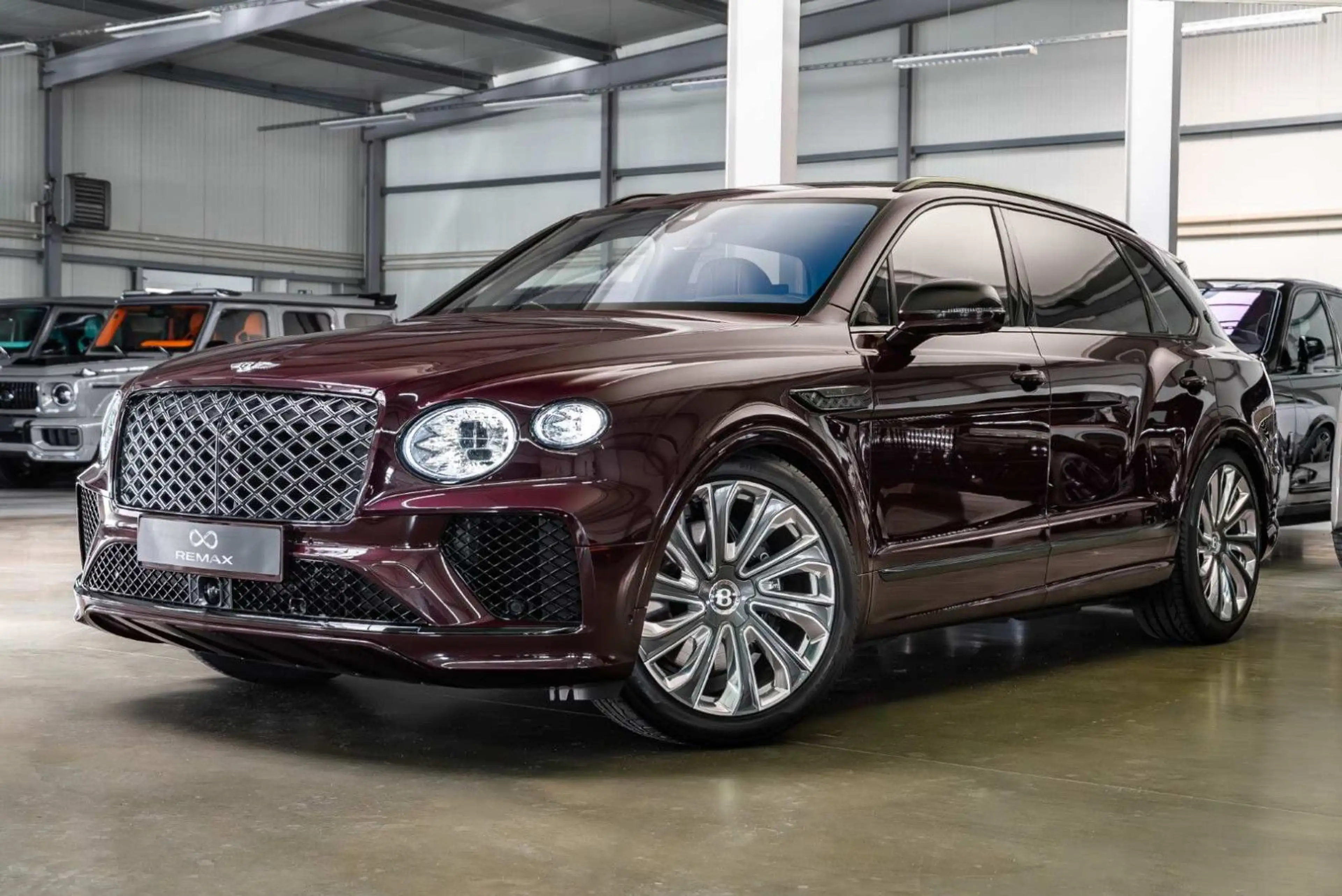 Bentley Bentayga 4.0 V8 EWB Mulliner New Model / 4 Seats — photo 4