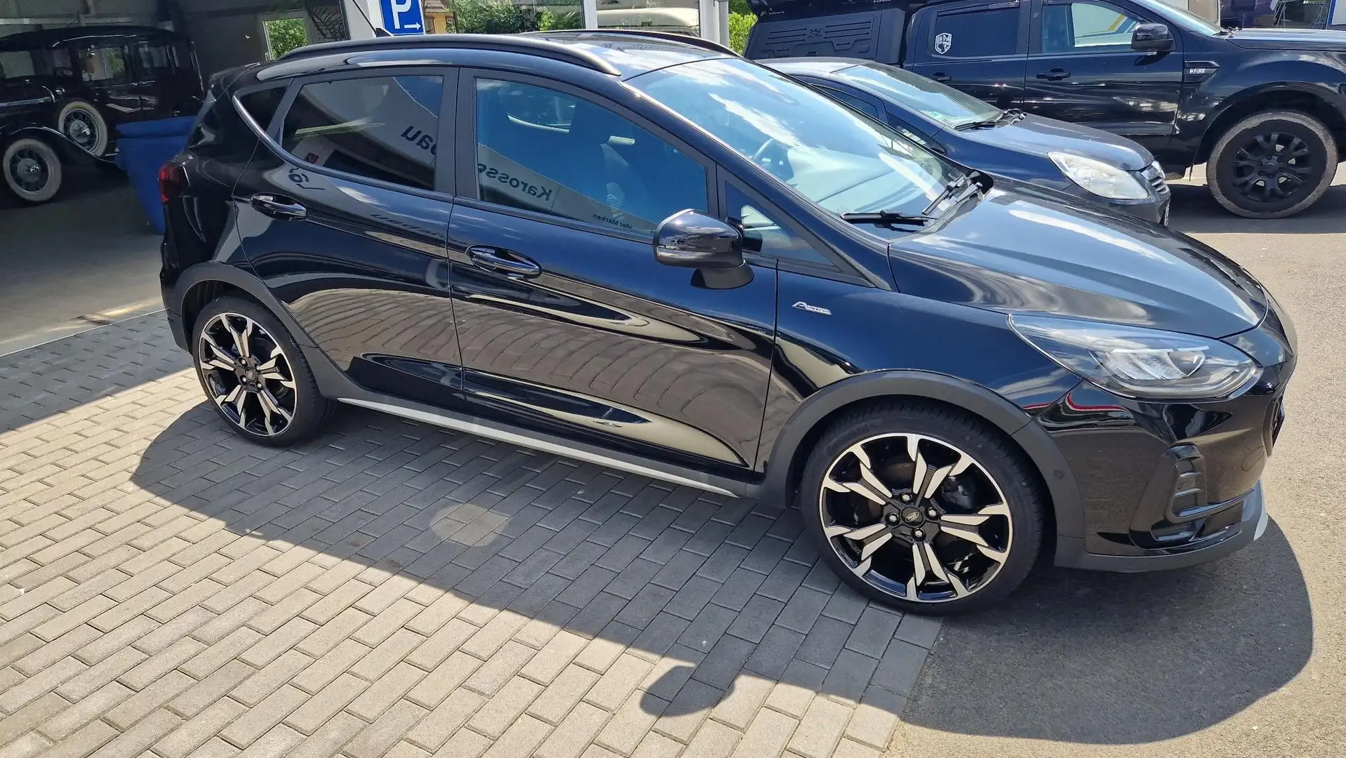 Ford Fiesta Active X Schwarz - 2
