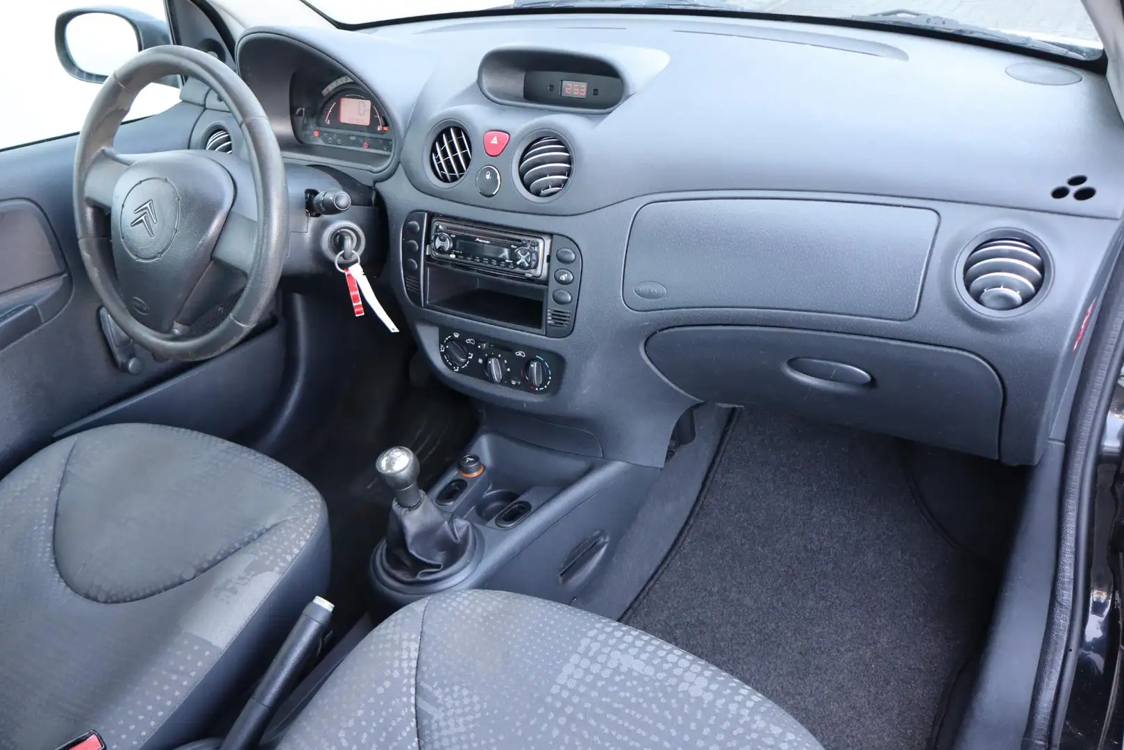 Citroen C2 1.1i Séduction Radio cd speler, APK tot 29-03-2026 Zwart - 2