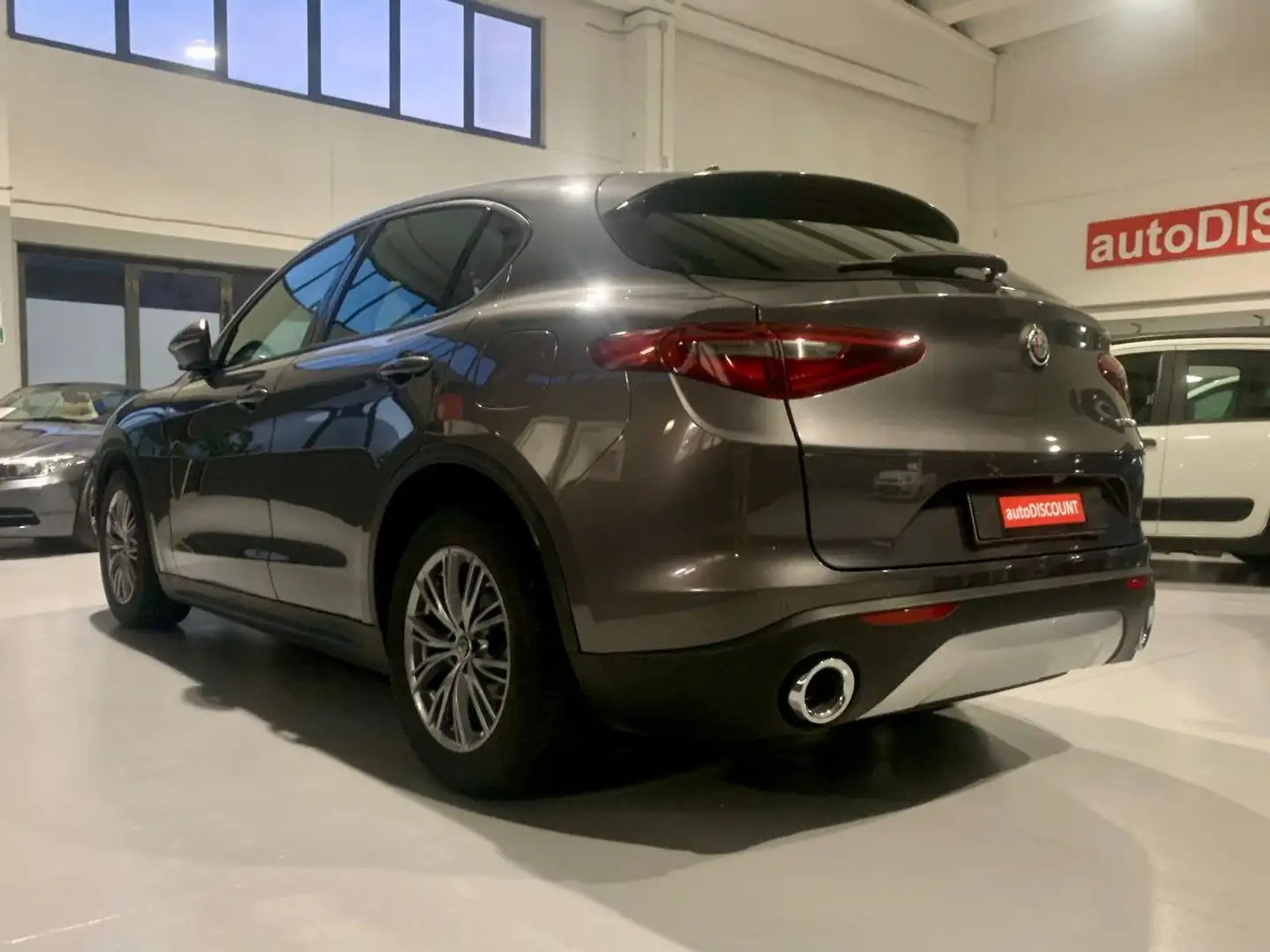 Alfa Romeo Stelvio Stelvio 2.2 Business rwd 160cv auto *PREZZO PROMO* Gris - 2