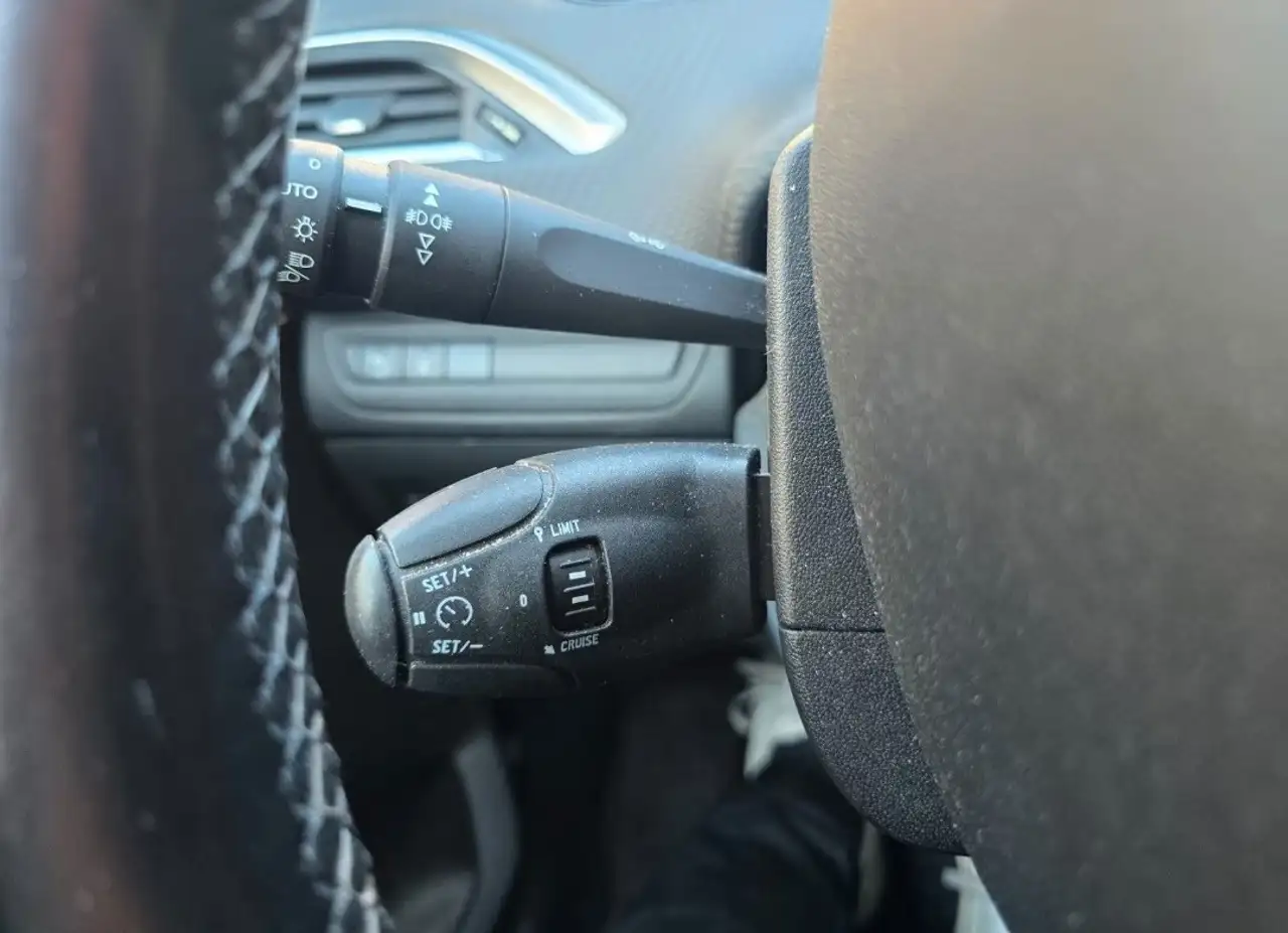 Peugeot 208 208 — photo 20