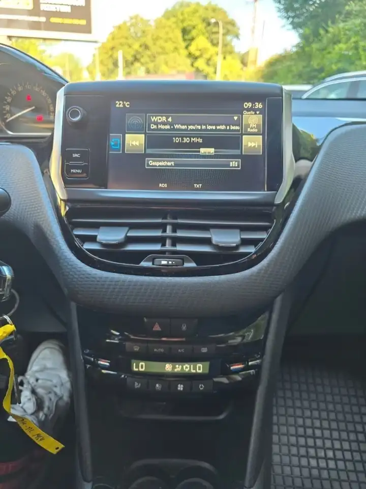 Peugeot 208 208 — photo 18