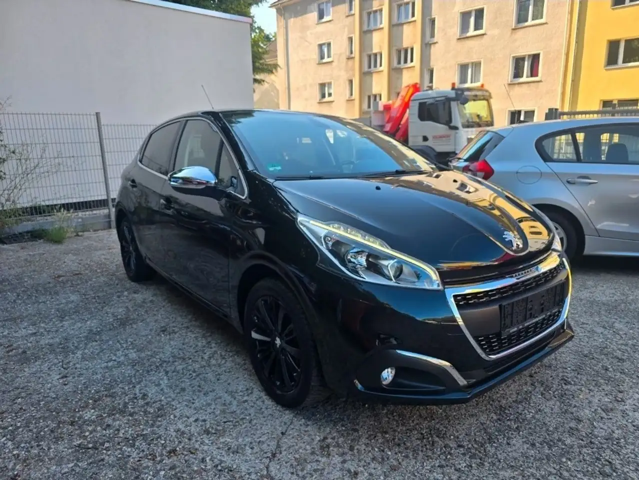 Peugeot 208 208