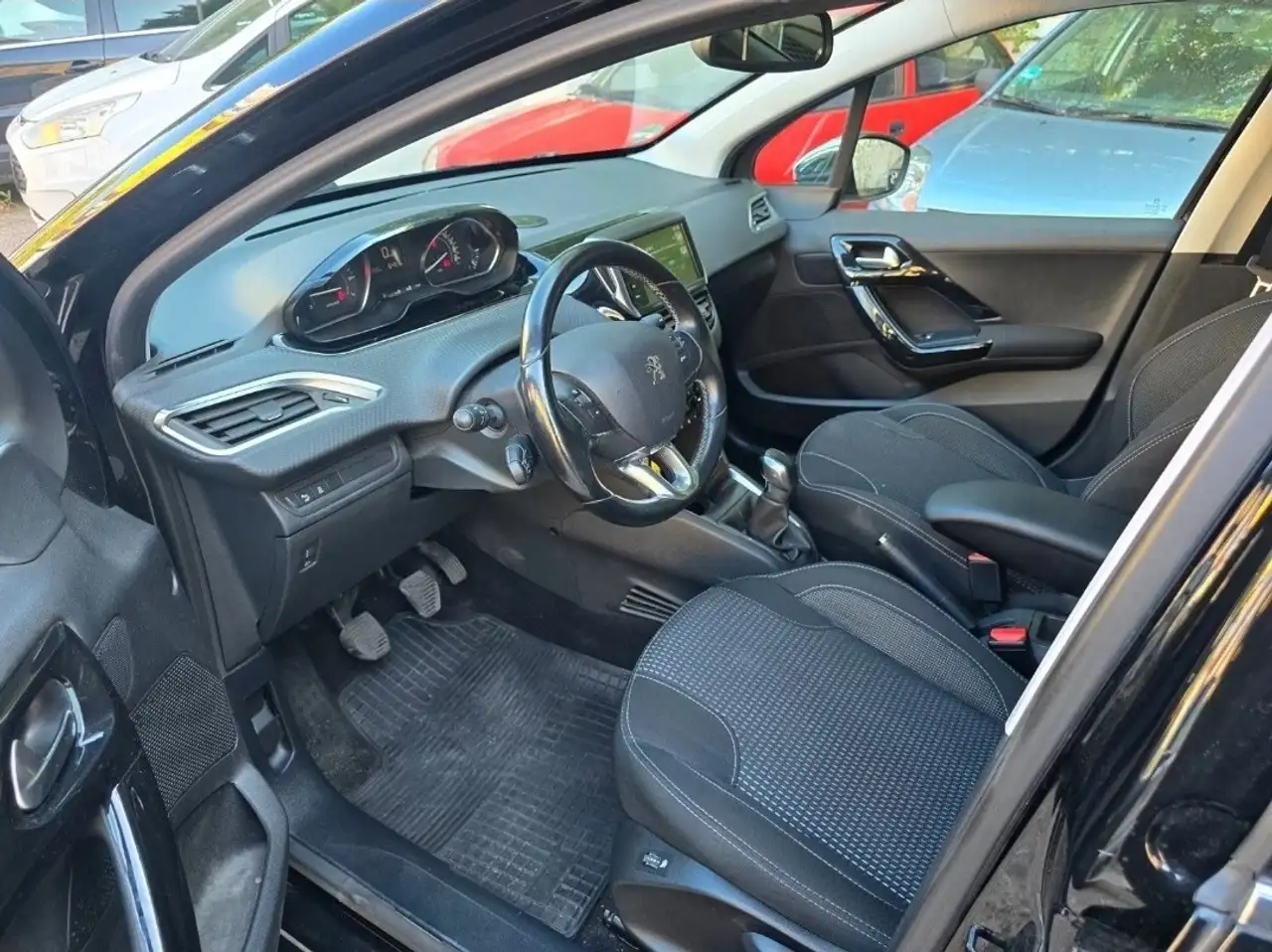 Peugeot 208 208 — photo 15