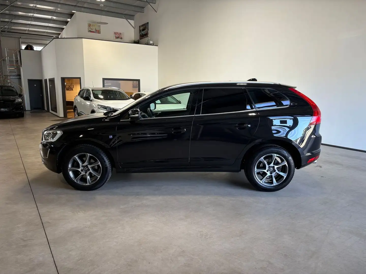 Volvo XC60 Ocean Race 2WD KLIMA PANO PDC Schwarz - 2