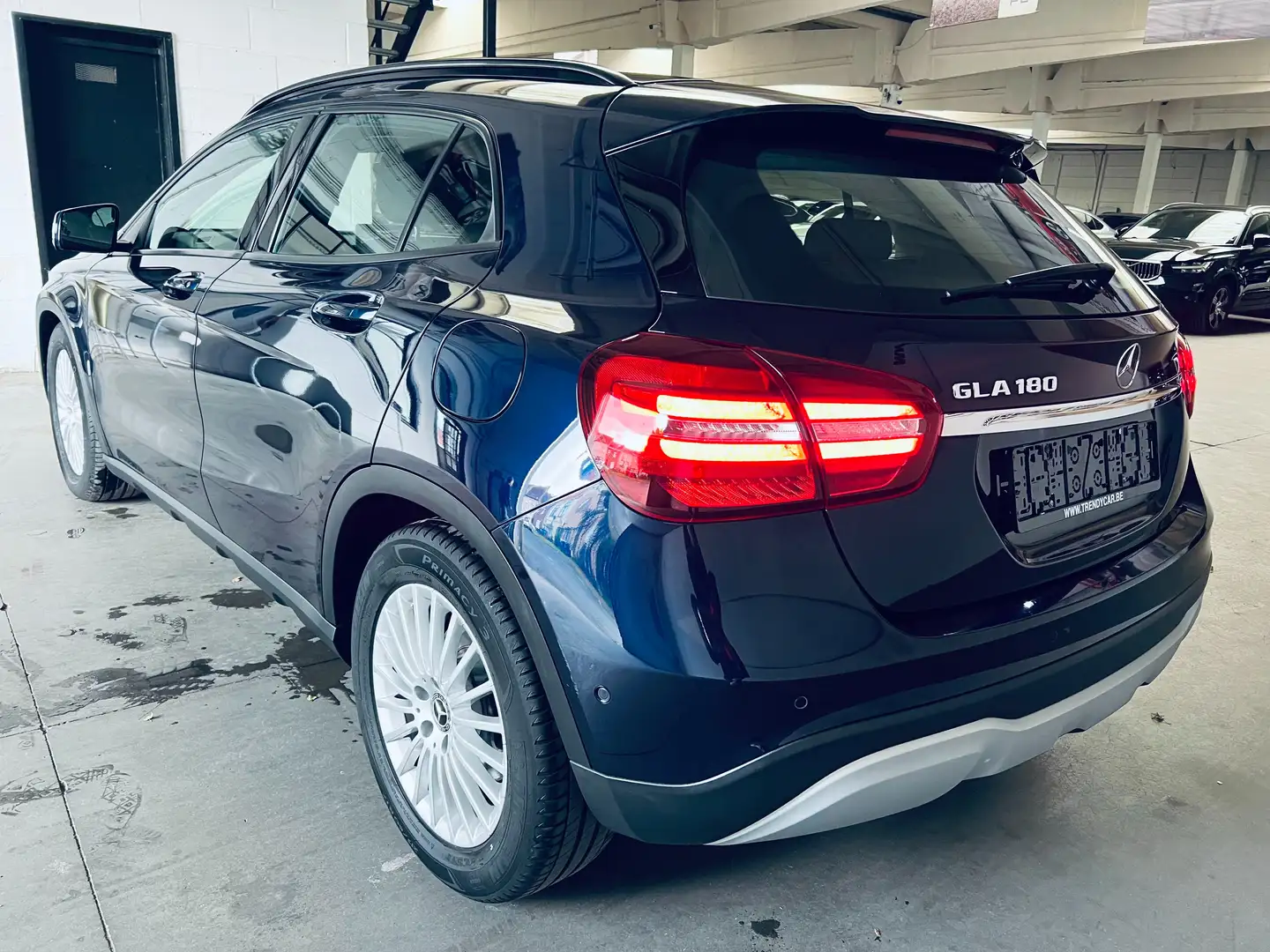 Mercedes-Benz GLA 180 AUTOMATIC+ESSENCE+NAVI+CAMERA+CARNET+GARANTIE Bleu - 2