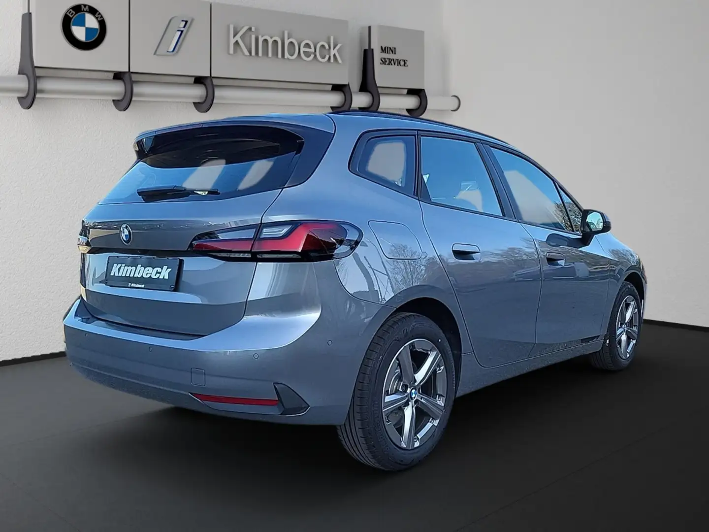 BMW 220 i Active Tourer LED AHK DrivingAss ParkAss Grijs - 2