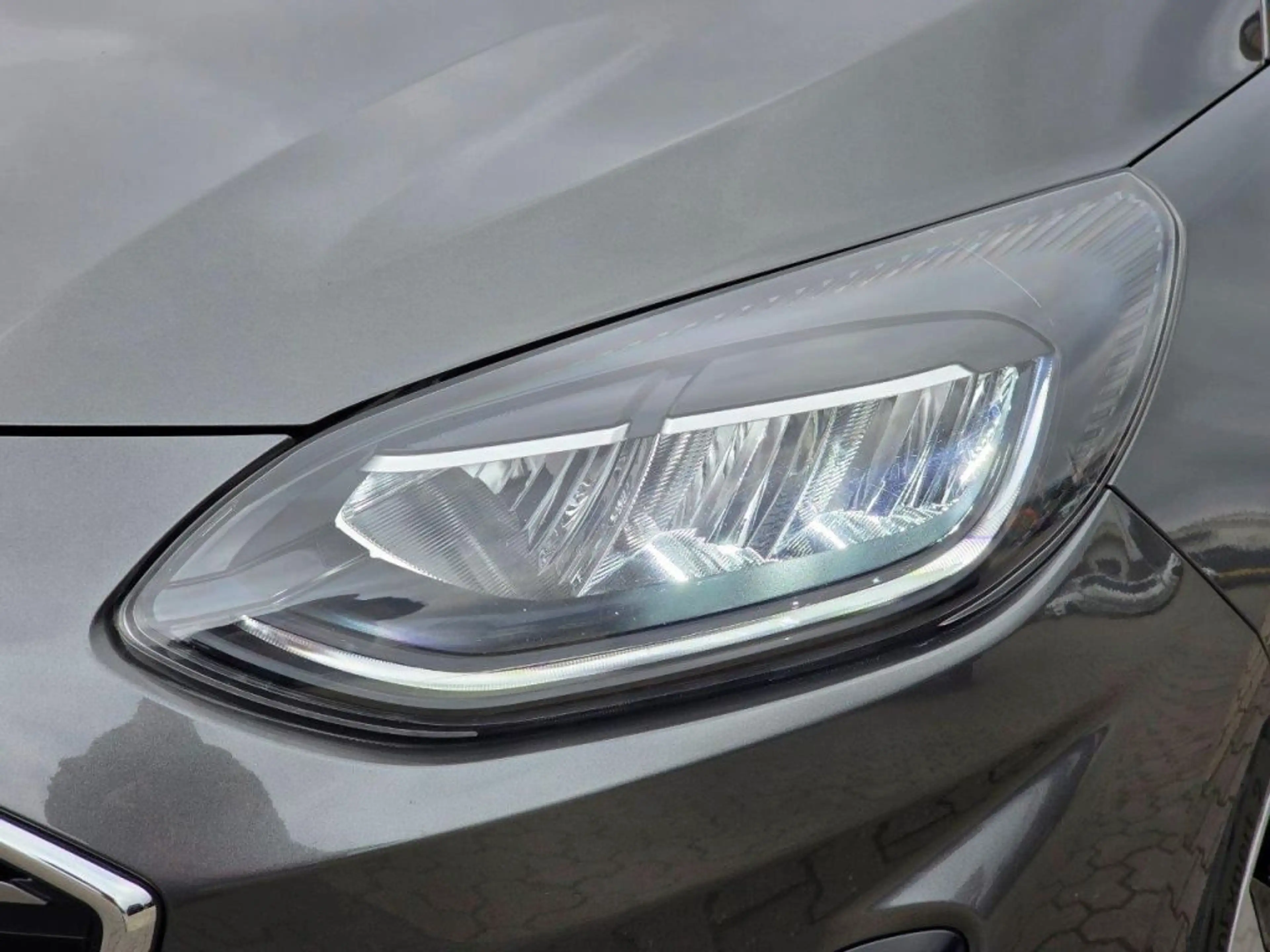 Ford Fiesta 1.0 EcoBoost Hybrid S&S Aut. TITANIUM — photo 4