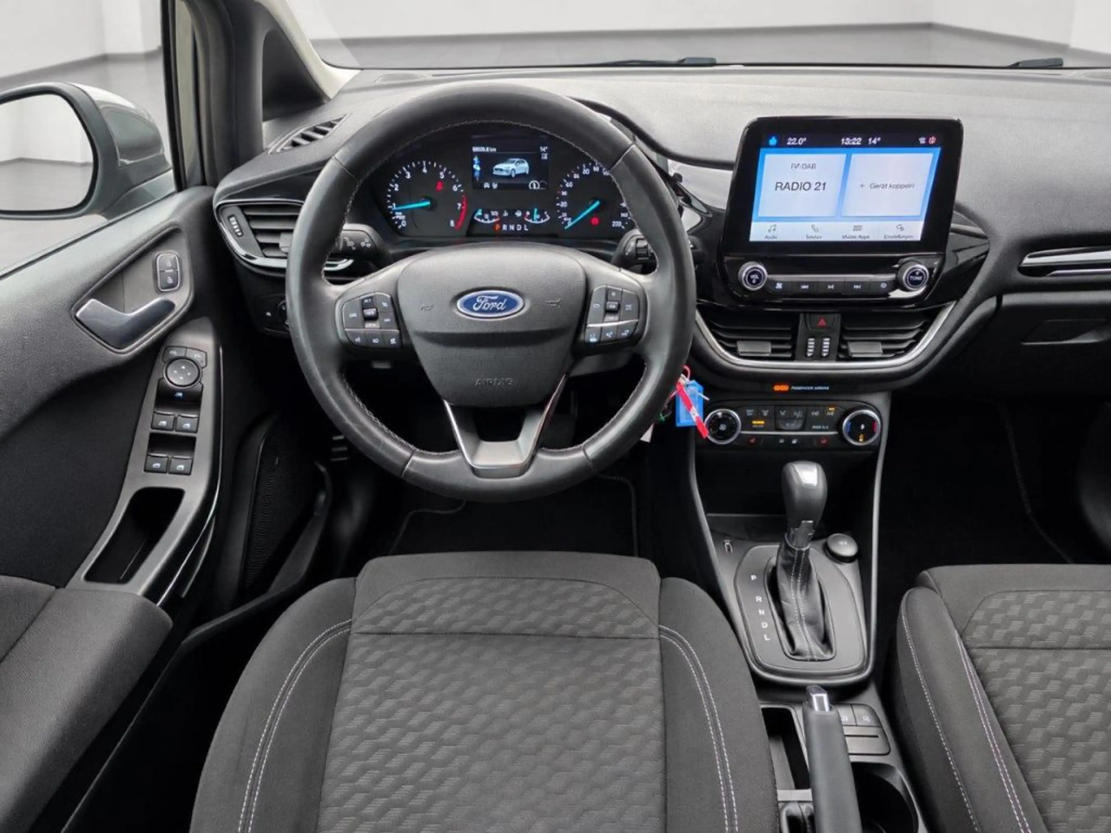 Ford Fiesta 1.0 EcoBoost Hybrid S&S Aut. TITANIUM — photo 6
