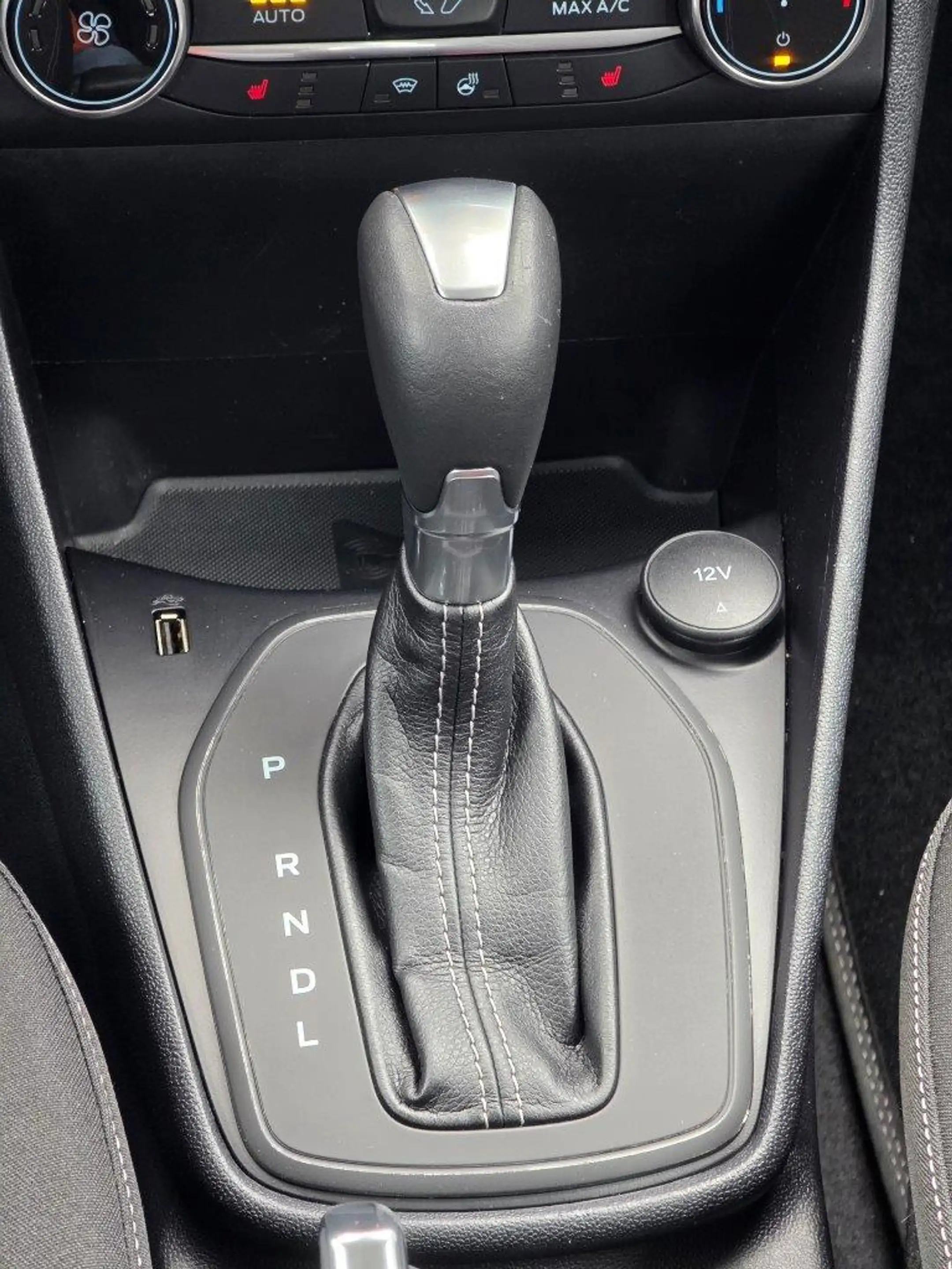 Ford Fiesta 1.0 EcoBoost Hybrid S&S Aut. TITANIUM — photo 3