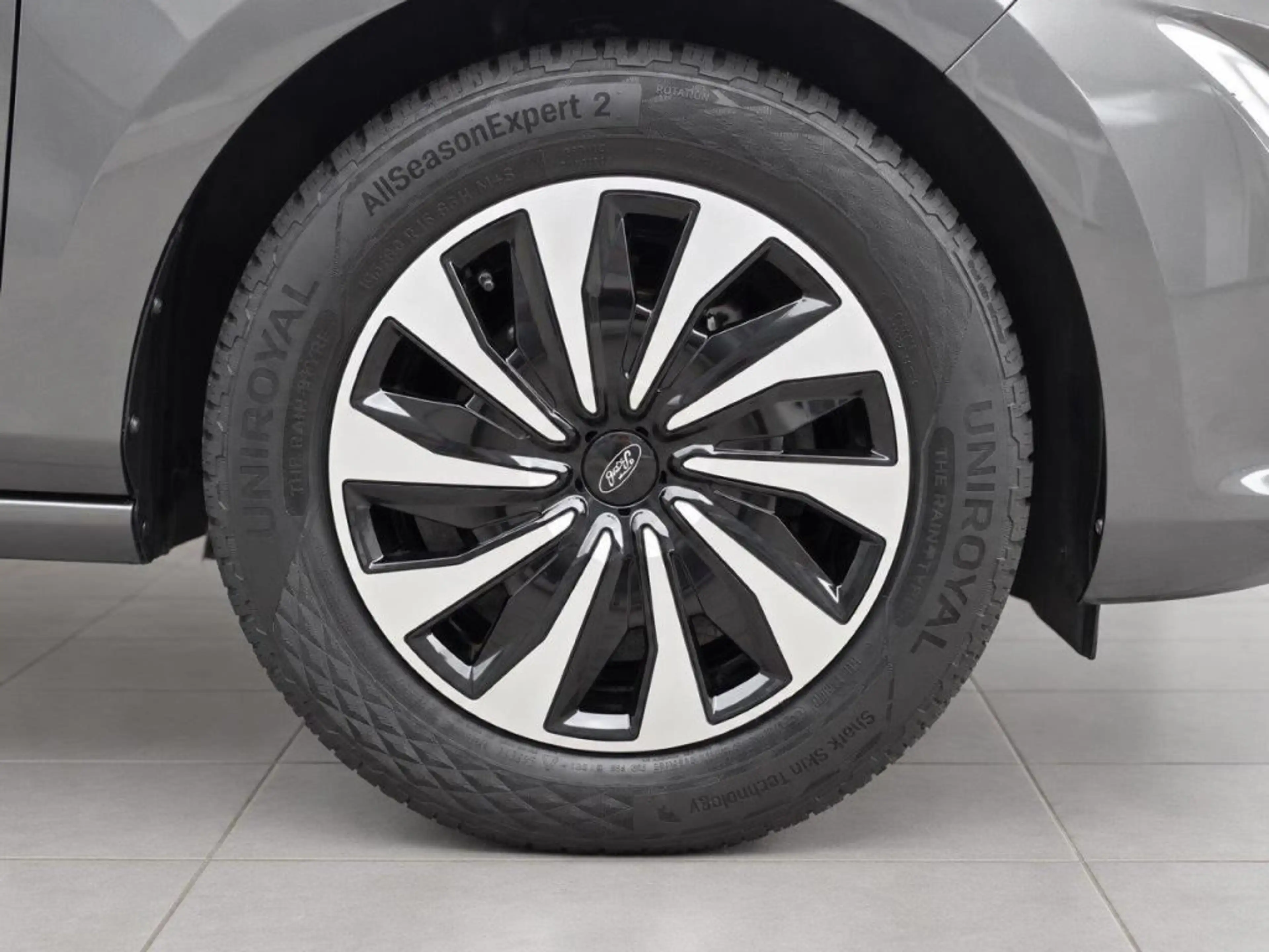 Ford Fiesta 1.0 EcoBoost Hybrid S&S Aut. TITANIUM — photo 5