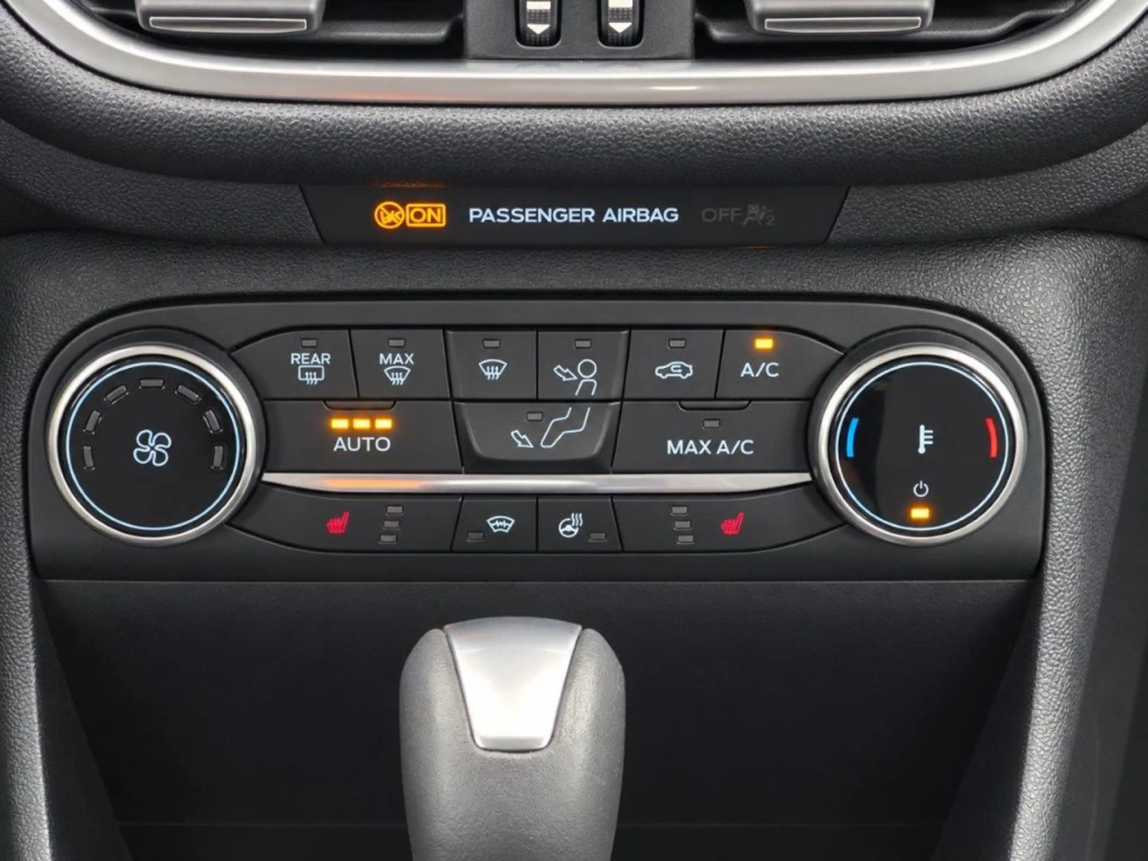Ford Fiesta 1.0 EcoBoost Hybrid S&S Aut. TITANIUM — photo 9