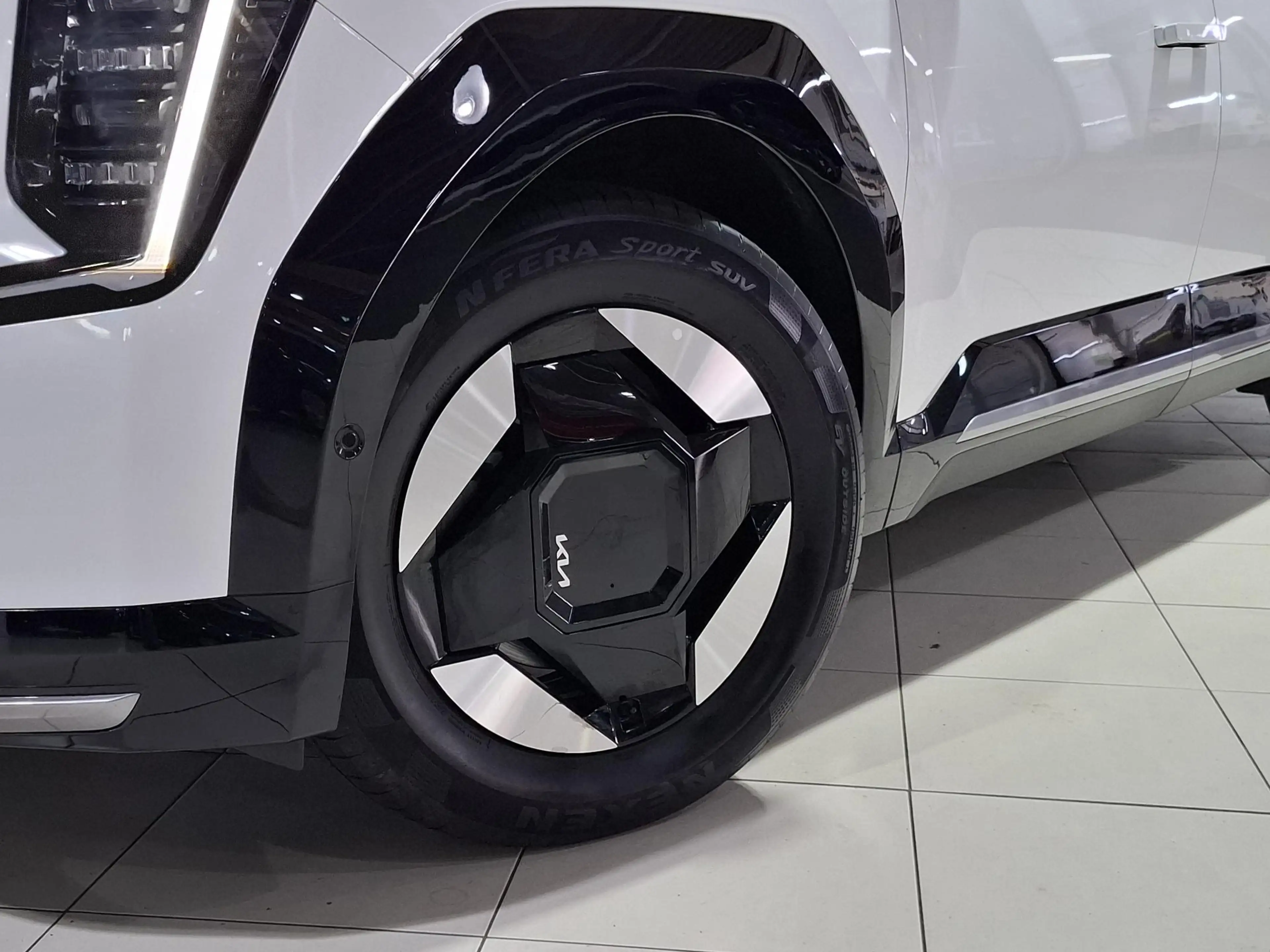 Kia EV9 Plus AWD 99.8 kWh Trekhaak, 2500 kilo trekgewicht, — photo 2