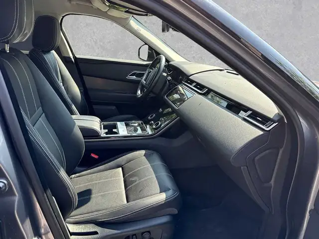 Land Rover Range Rover Velar view 3