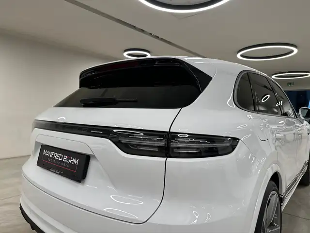Porsche Cayenne view 13