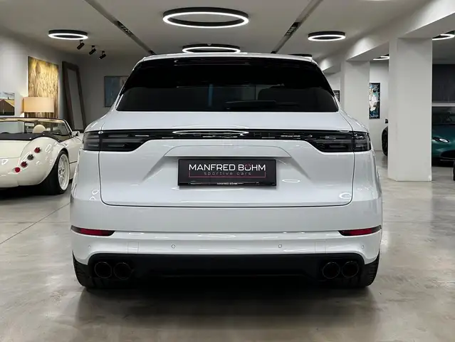 Porsche Cayenne view 11