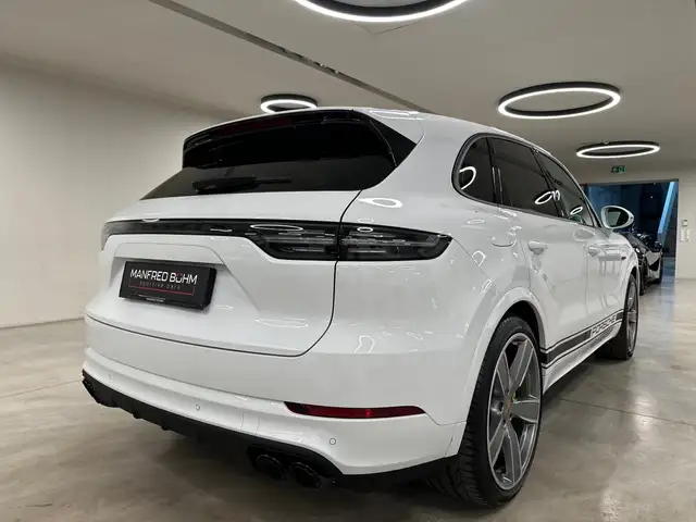 Porsche Cayenne view 12