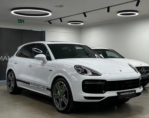 Porsche Cayenne main image