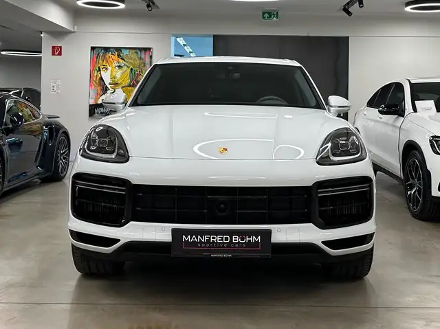 Porsche Cayenne view 6