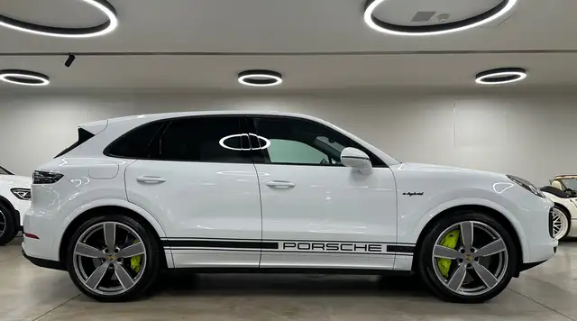 Porsche Cayenne view 15