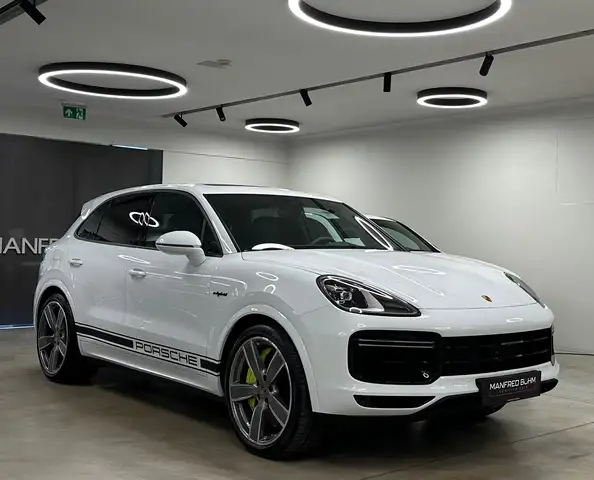 Porsche Cayenne view 2