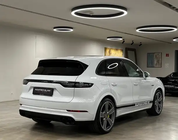 Porsche Cayenne view 14