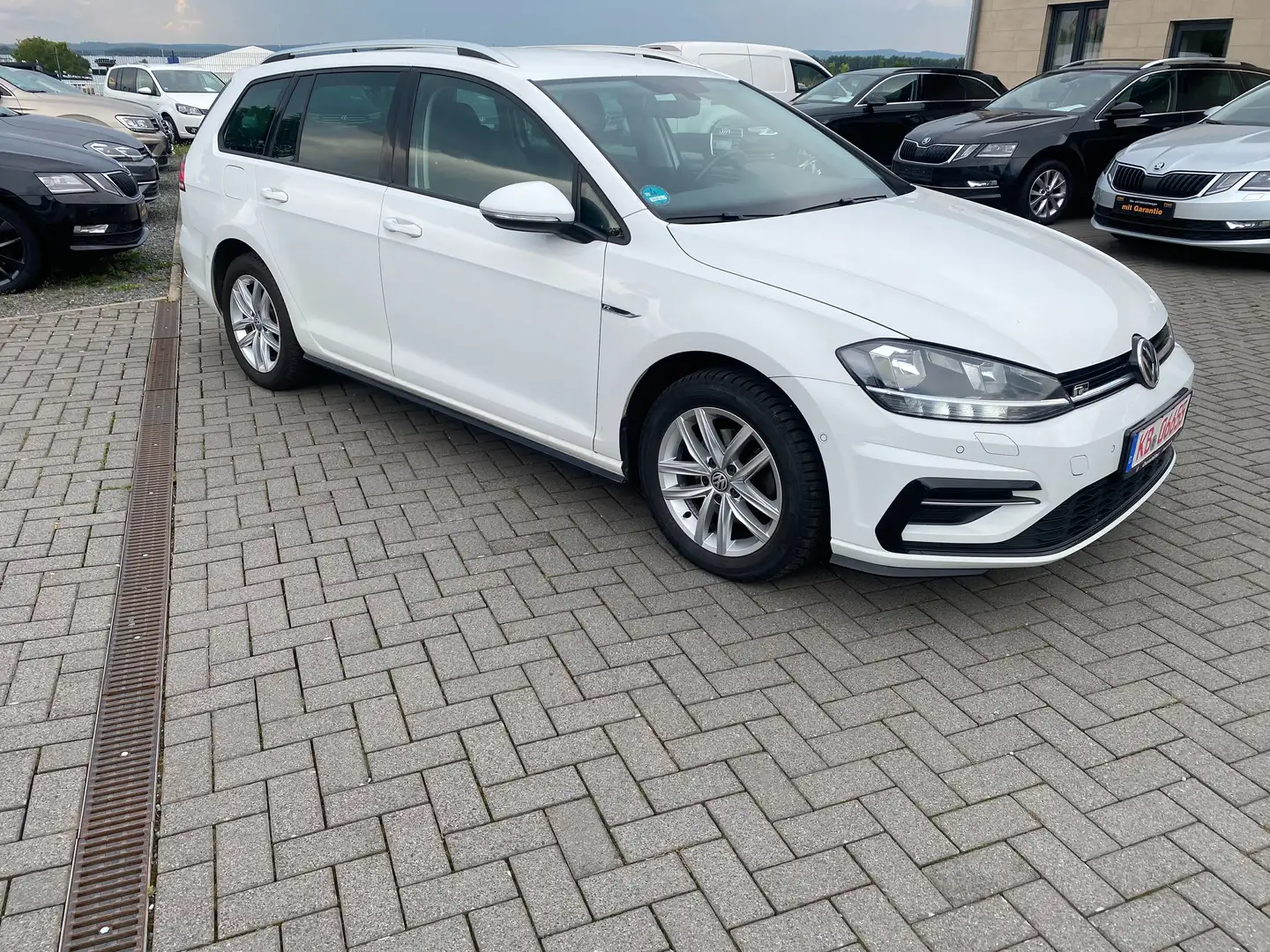 Volkswagen Golf Variant Comfortline. R-Line. Alcantara.Navi.Camera.AHK Weiß - 1