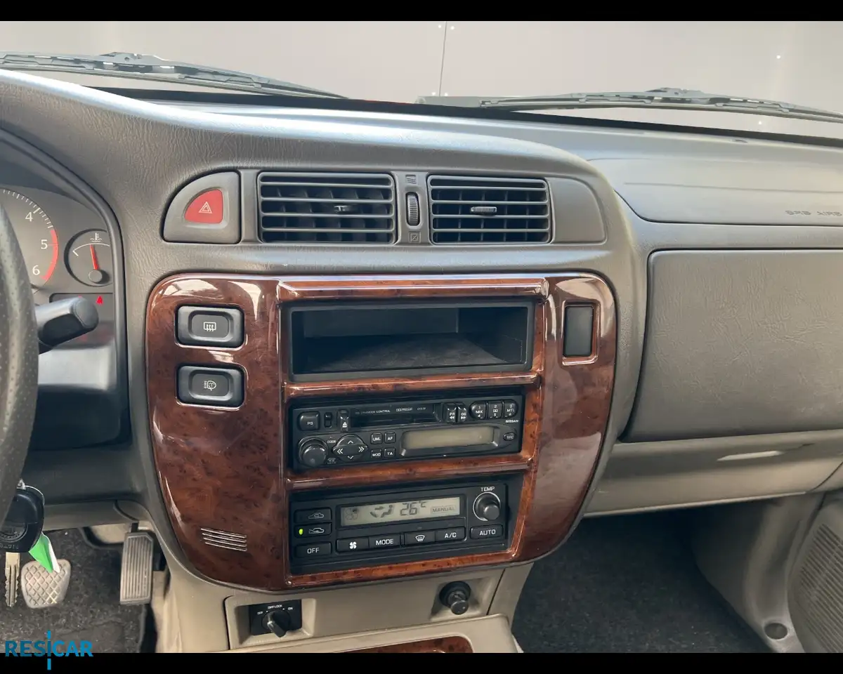 Nissan Patrol GR SW 3.0 td-di Luxury FL 3 porte, foto 10