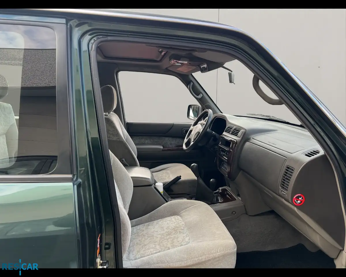Nissan Patrol GR SW 3.0 td-di Luxury FL 3 porte, foto 7