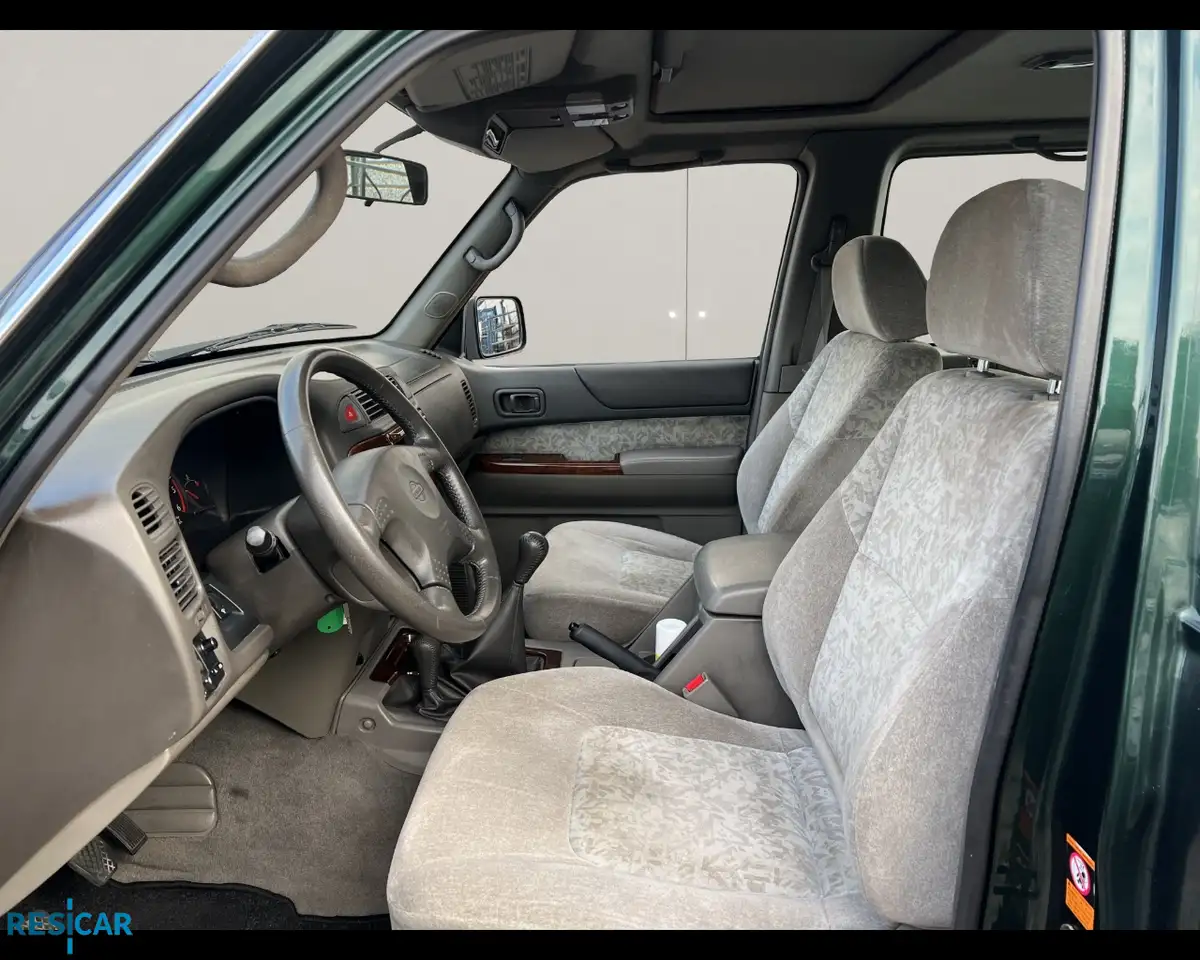 Nissan Patrol GR SW 3.0 td-di Luxury FL 3 porte, foto 6