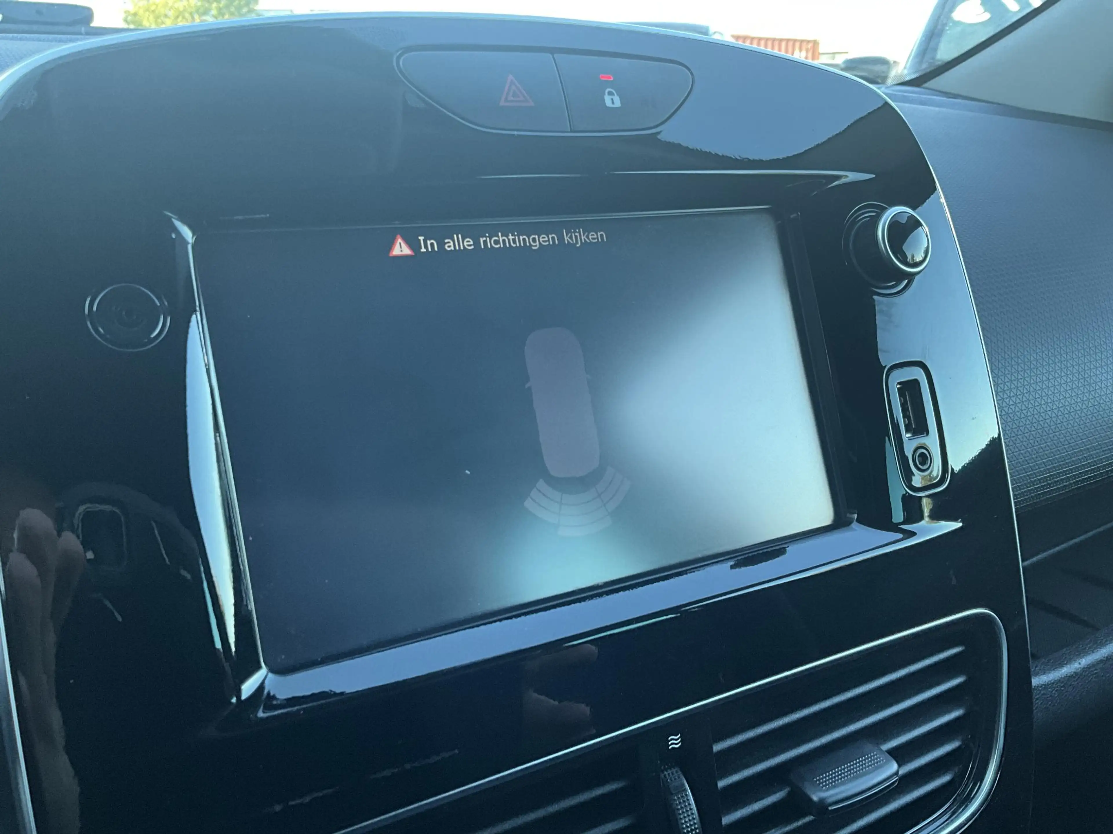 Renault Clio 0.9 TCe Limited — photo 16