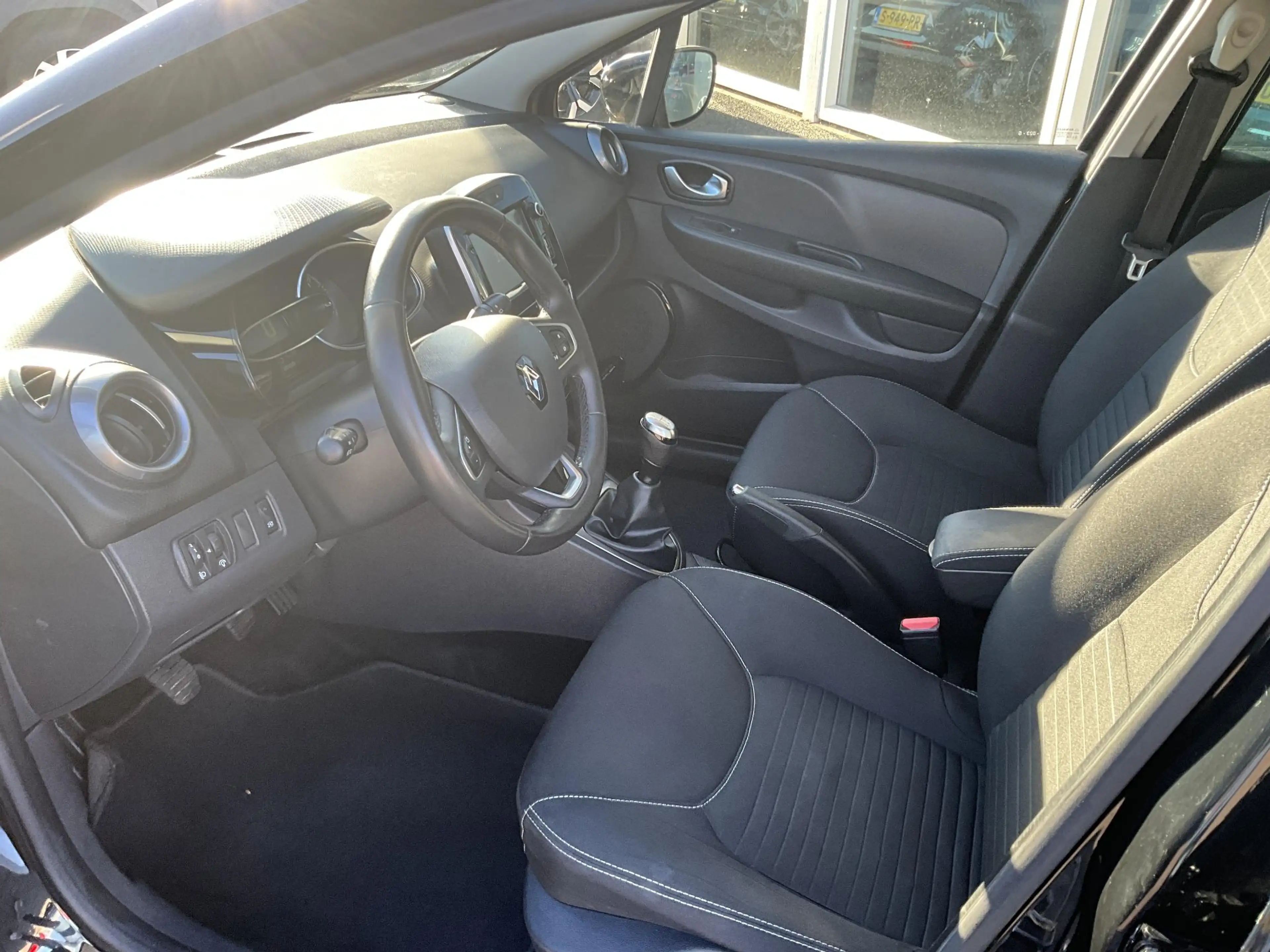 Renault Clio 0.9 TCe Limited — photo 8