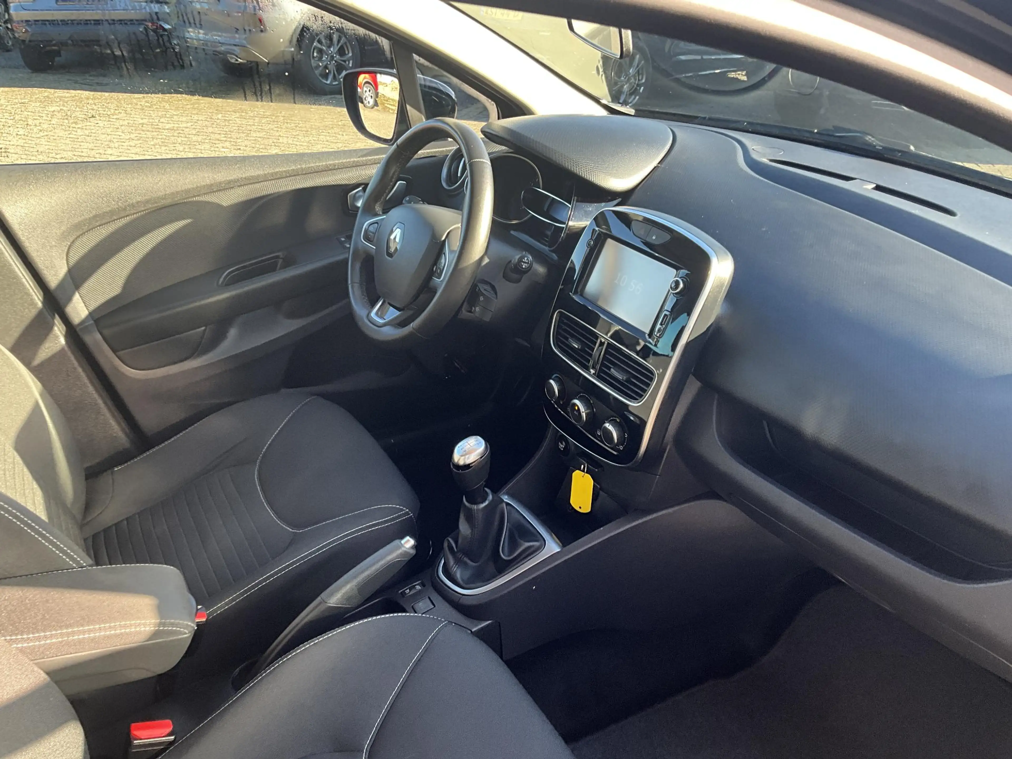 Renault Clio 0.9 TCe Limited — photo 9