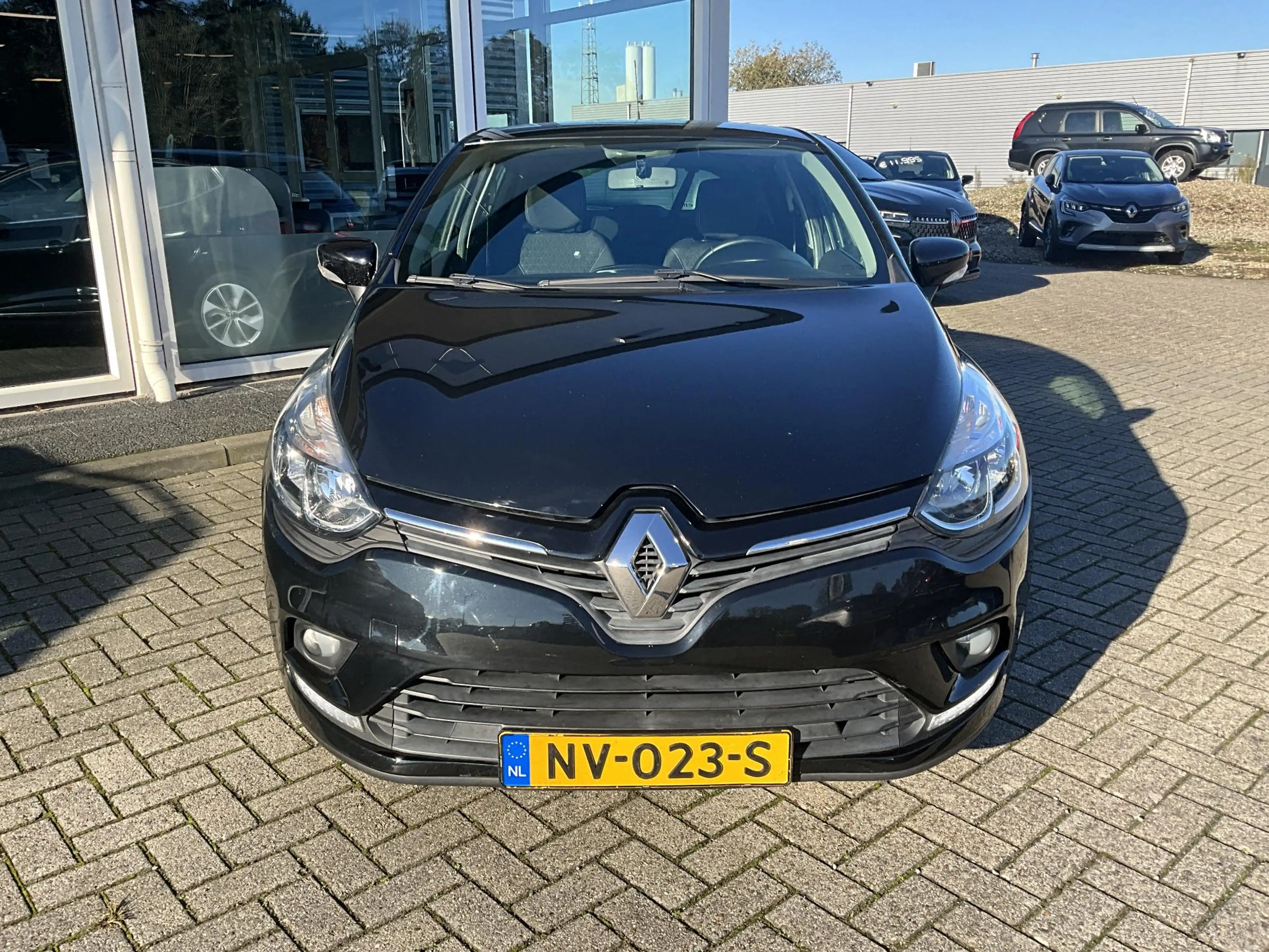 Renault Clio 0.9 TCe Limited — photo 2