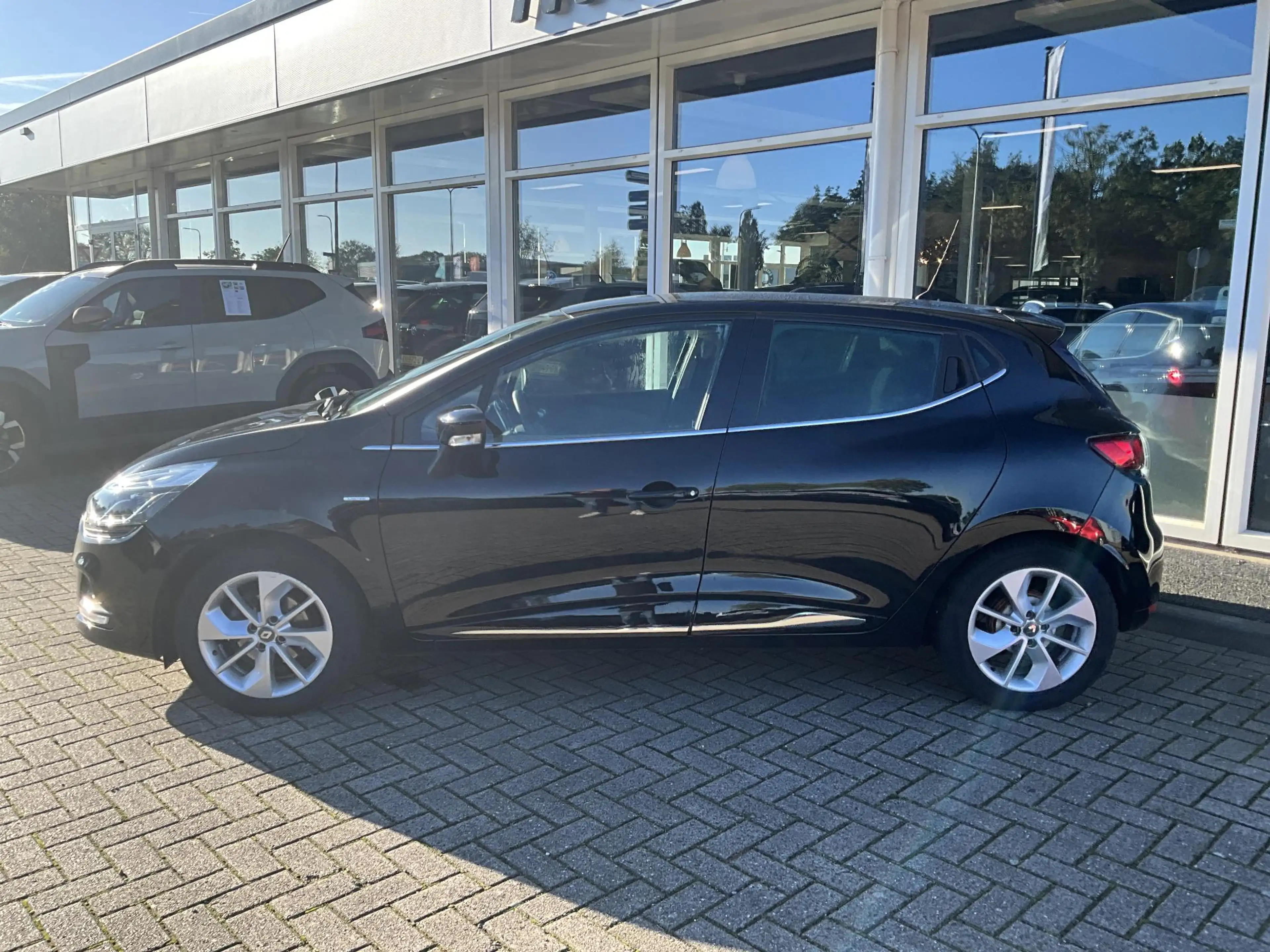 Renault Clio 0.9 TCe Limited — photo 5