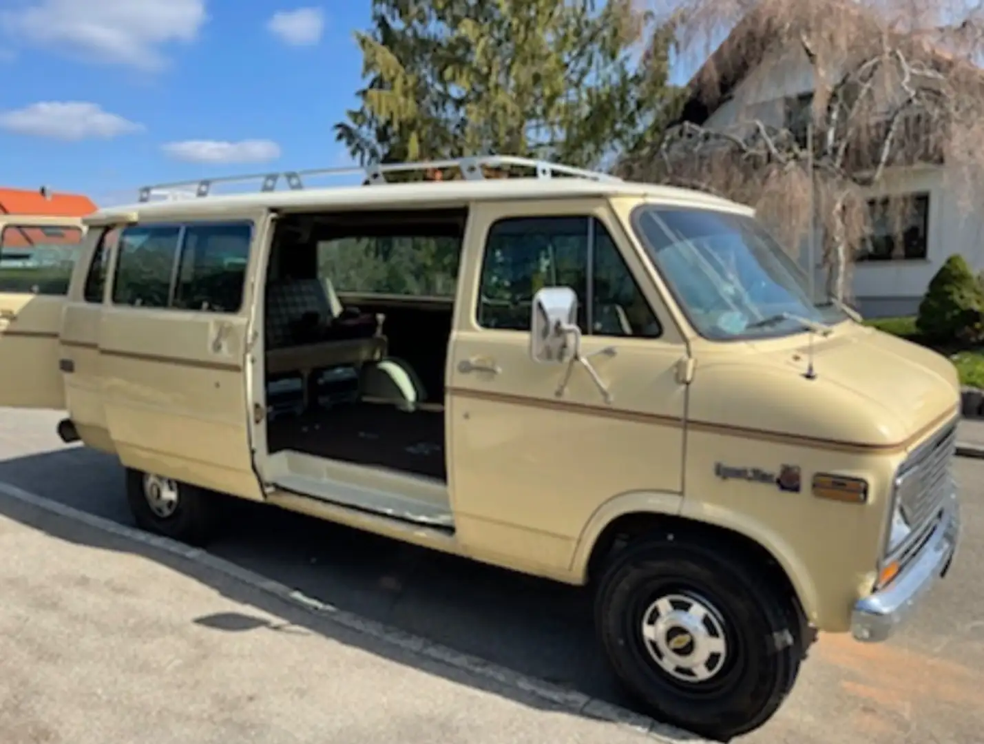 Chevrolet Chevy Van G 30 Beige - 2