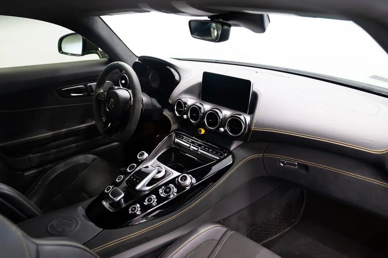 Mercedes-Benz AMG GT снимка Mercedes-Benz AMG GT