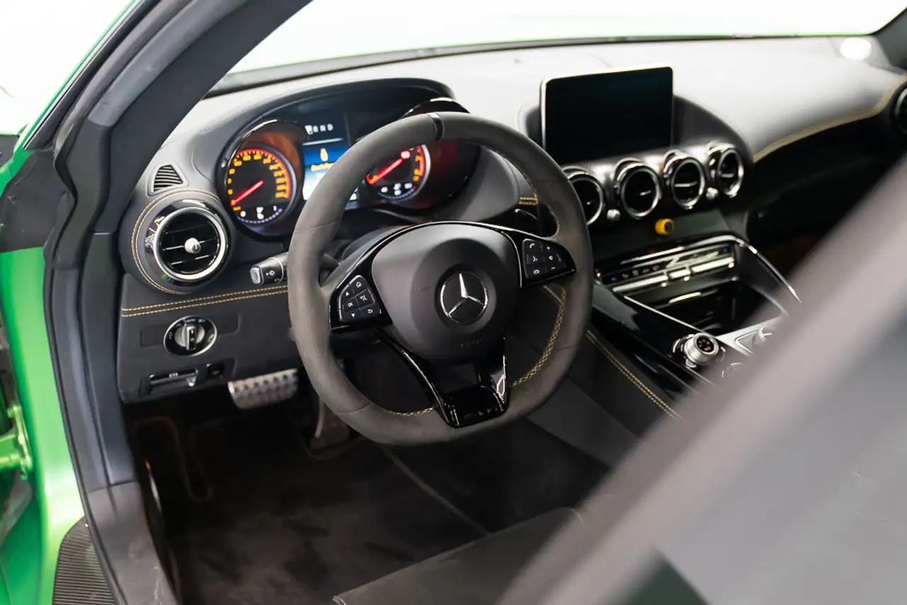 Mercedes-Benz AMG GT снимка Mercedes-Benz AMG GT
