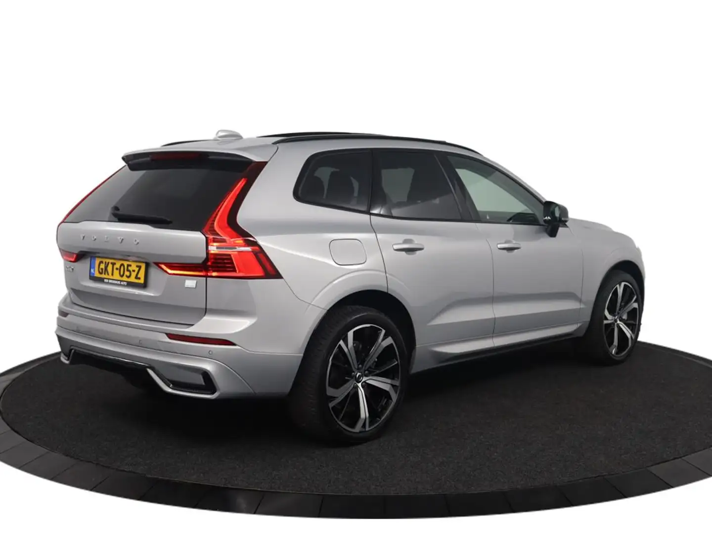 Volvo XC60 T6 AWD Plus Dark | incl. Service Plan 3 jaar/90.00 Gris - 2
