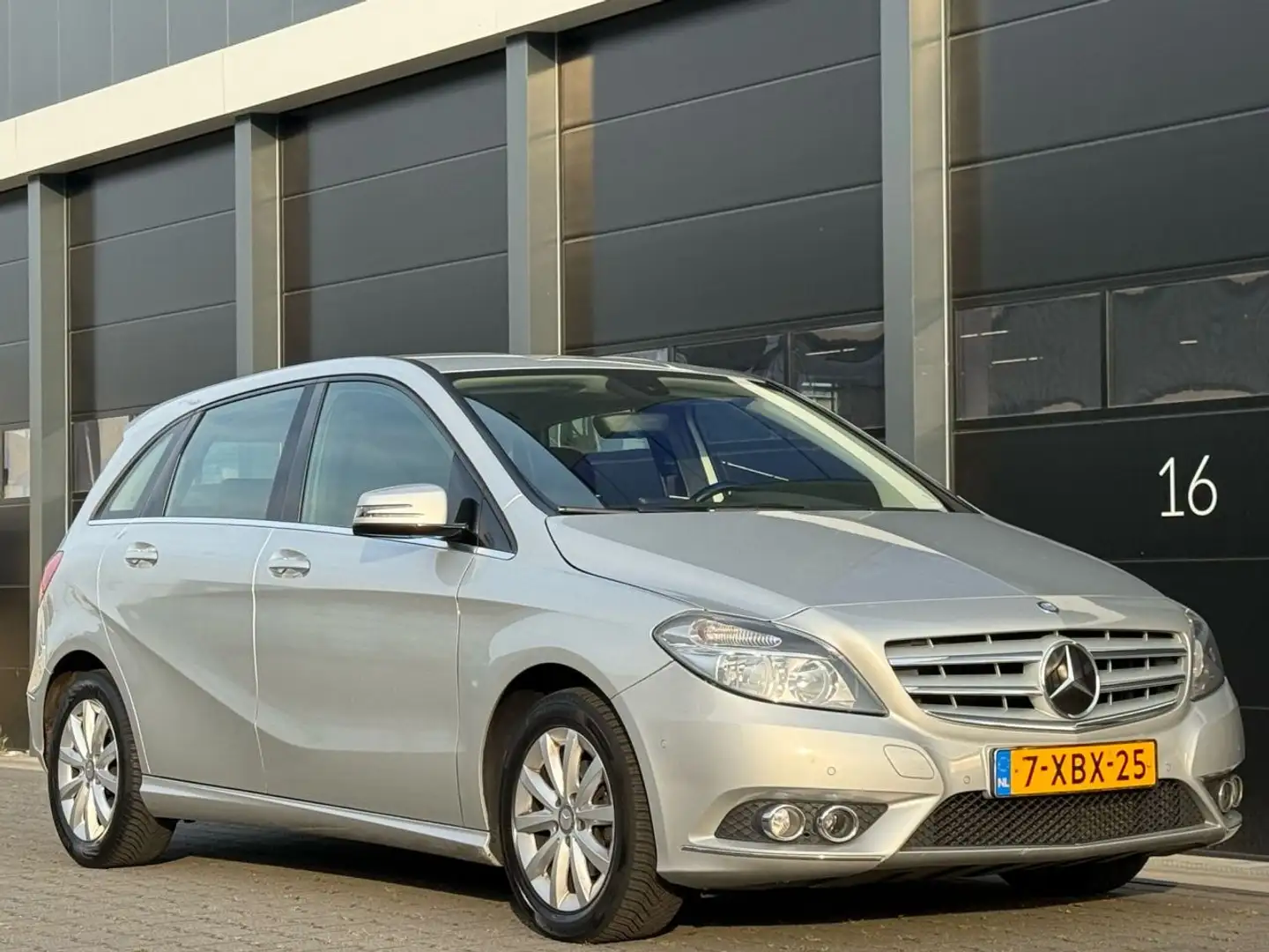 Mercedes-Benz B 180 CDI Navi Camera AUTOMAAT Grijs - 2