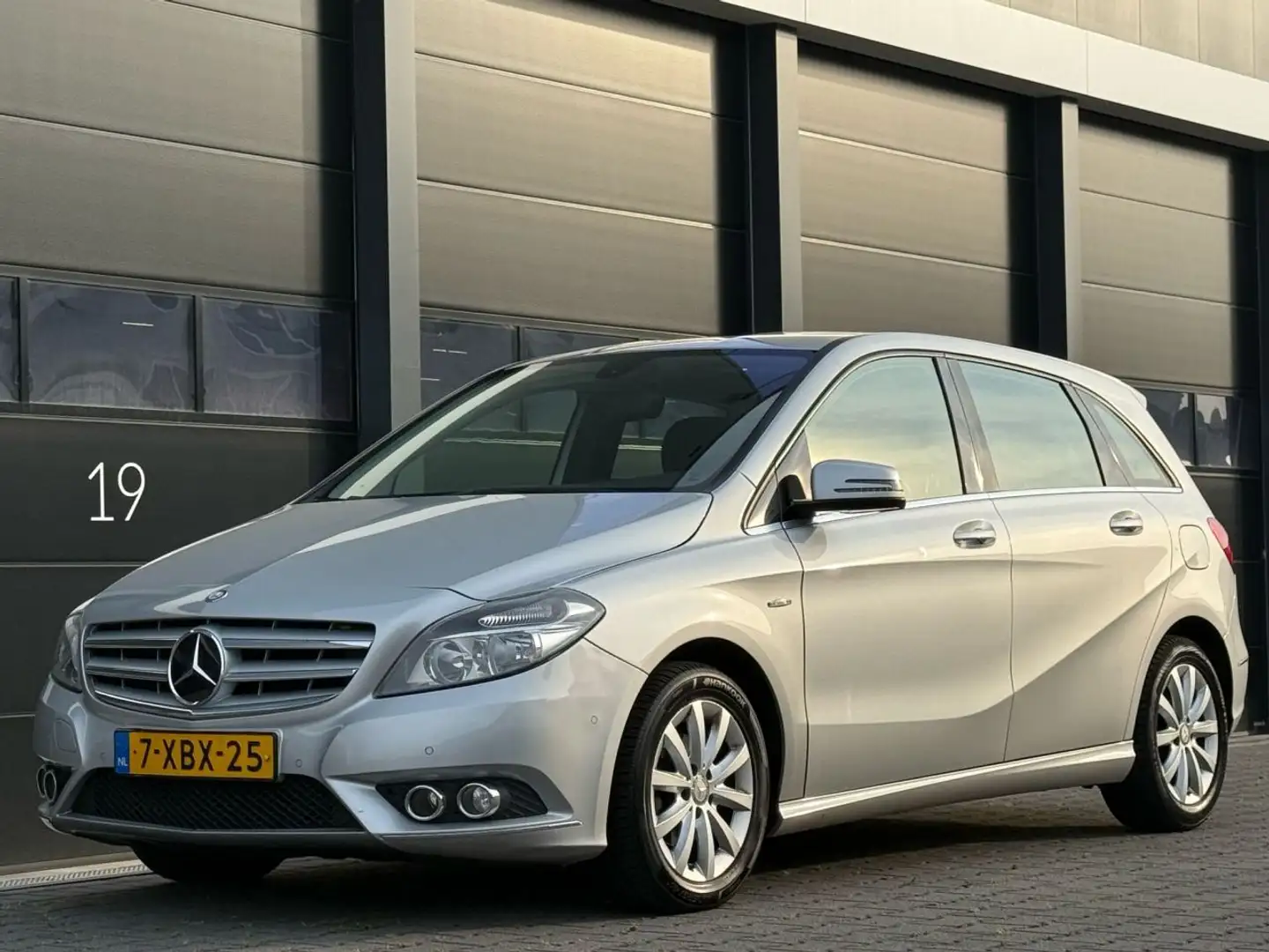 Mercedes-Benz B 180 CDI Navi Camera AUTOMAAT Grijs - 1